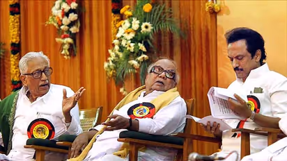 பெரியப்பாவும் மறைந்து விட்டார்.. என்ன சொல்லி தேற்றிக்கொள்வேன்..? கண்ணீருடன் கலங்கிய ஸ்டாலின்..!