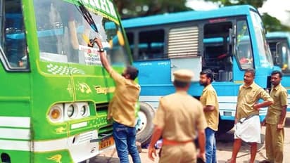 ബസിന്റെ ചില്ലുകളിലെ സ്റ്റിക്കറുകള് കീറിയെടുപ്പിച്ച് മോട്ടോര്വാഹന വകുപ്പ്