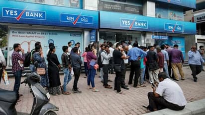 বিয়েতে বাধা ইয়েস ব্যাঙ্ক, ঘর ছেড়ে টাকার লাইনে কনে