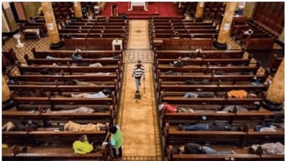 രാത്രിയിൽ തെരുവിലെ മക്കള്ക്ക് അന്തിയുറങ്ങാൻ വാതില് തുറക്കുന്ന പള്ളികൾ...