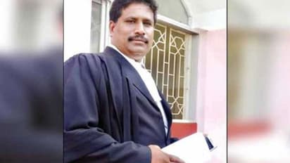 சினிமா பாணியில் பயங்கரம்... வழக்கறிஞரை ஓட ஓட விரட்டிய கும்பல்... வெறி தீர துடிதுடிக்க வெட்டி படுகொலை..!