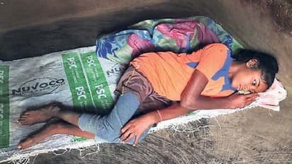 पिता को खोने के बाद बोलती थी, मां, मैं हूं न..लेकिन 6 साल पहले कुछ ऐसा घटा कि खुद घर में कैद होकर रह गई बच्ची