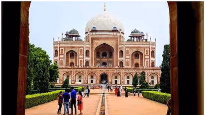 ഇന്ത്യന് സ്മാരകങ്ങള് ചുറ്റിക്കാണാം, സ്ത്രീകള്ക്ക് ഫീസില്ല; പ്രഖ്യാപനവുമായി കേന്ദ്രം