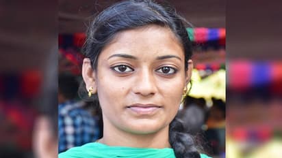 துப்புரவாளர் பணியில் சேர்ந்த Msc மாணவி..! என்ன காரணம் சொல்கிறார் பாருங்கள்..!