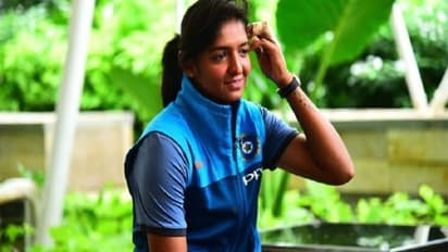 ಕೊರೋನಾ ಜಾಗೃತಿಗೆ ಮಾಸ್ಕ್ ಹೊಲಿದ ಹರ್ಮನ್ಪ್ರೀತ್ ಕೌರ್