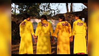 ক্ষমা চেয়ে রবীন্দ্রনাথের গানে অশানীল শব্দ ব্যবহারের প্রতিবাদ হাওড়ায় চার মহিলার