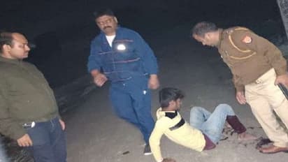 यूपी में बदमाशों से पुलिस की मुठभेड़, दो लुटेरे गिरफ्तार, दो सब इंस्पेक्टर घायल