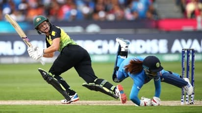 തകര്ത്തടിച്ച് ഓസ്ട്രേലിയന് ഓപ്പണര്മാര്; അവസരങ്ങള് നഷ്ടമാക്കി ഇന്ത്യന് ഫീല്ഡര്മാര്