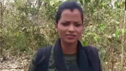 సూపర్ మహిళ: మావోల ఏరివేతకు అడవిలో ఎనిమిది నెలల గర్భిణీ