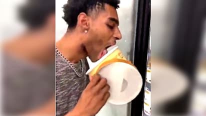 আইসক্রিম চেটে খাওয়ার 'অপরাধ', জেল থেকে মোটা জরিমানা কোন শাস্তিই বাদ গেল না, দেখুন