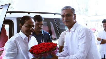 తెలంగాణ  బడ్జెట్ 2020... కేసీఆర్ ఆశీస్సులు తీసుకుని బడ్జెట్ ప్రవేశపెట్టిన హరీష్ (ఫోటోలు)