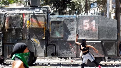 തെരുവില്‍ അഗ്നിജ്വാലയായി ലോക വനിതാദിനം; ചിത്രങ്ങള്‍ കാണാം