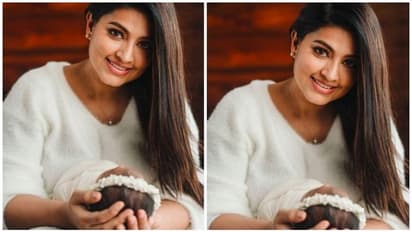 சினேகாவை உரித்து வைத்திருக்கும் மகள்! முதல் முறையாக குழந்தையின் புகைப்படத்தை வெளியிட்ட நடிகை!