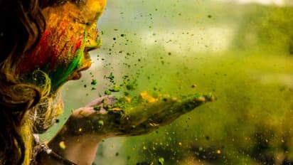 ಕೊರೋನಾ ಭೀತಿ: ಹೋಳಿಯಲ್ಲಿ ಬ್ಯುಸಿ ಇರ್ತಿದ್ದ ಟ್ಯಾಕ್ಸಿಗಳಿಗೆ ಭಾರೀ ಹೊಡೆತ