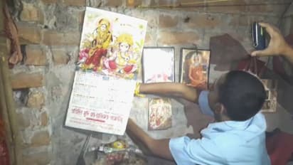 তক্ষকের খাবার জোগাতে ওষ্ঠাগত প্রাণ, আরশোলা ধরে বেড়াচ্ছে পুলিশ