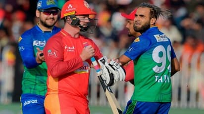 எப்பவுமே இதையே பண்ணா கடுப்பு ஆகாம என்ன செய்யும்? தாஹிரை கோமாளினு திட்டிய முன்ரோ.. களத்தில் கடும் மோதல்