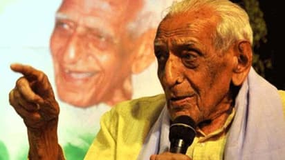 Freedom fighter Doreswamy presents his biodata after BJP called him Pakistan agent