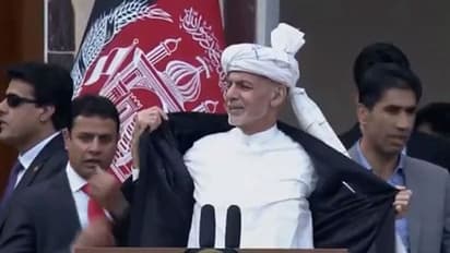 அடுத்தடுத்து குண்டு வெடிப்பு... ஓடாமல் ஒளியாமல் தில்லாக பதவியேற்ற அதிபர் வீடியோ...!