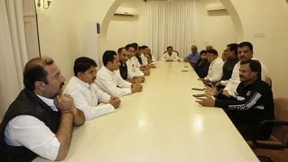 20 அமைச்சர்கள் கூண்டோடு ராஜினாமா... அதிர்ச்சியில் காங்கிரஸ்... மகிழ்ச்சியில் பாஜக..!