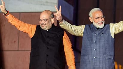 அமித்ஷாவின் ஆட்டத்தை சமாளிக்க முடியாத காங்கிரஸ்... கர்நாடகாவை போல ம.பி.யில் ஆட்சி மாற்றம்..?