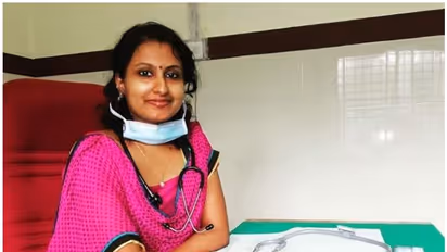 കൊവിഡ് ലക്ഷണമുള്ള രോഗി എത്തിയത് ആരോഗ്യവകുപ്പിനെ അറിയിച്ചു; വനിതാ ഡോക്ടറുടെ ജോലി പോയി