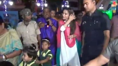 করোনা-সচেতনতায় পার্কে মিমি, বাচ্চাদের সঙ্গে খেলতে খেলতেই দিলেন সুরক্ষার পরামর্শ