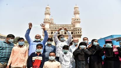 ಕೊರೋನಾ ಭೀತಿ: ಹೈದರಾಬಾದ್ನಲ್ಲಿ 1300 ಫ್ರೀ ಮಾಸ್ಕ್ ವಿತರಿಸಿದ ಬೀದರ್ ಡಾಕ್ಟರ್