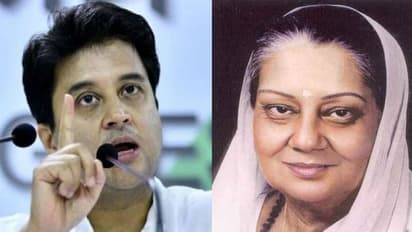 మధ్యప్రదేశ్ సంక్షోభం: సింధియాల దెబ్బ, అప్పుడు నానమ్మ.... ఇప్పుడు మనవడు!