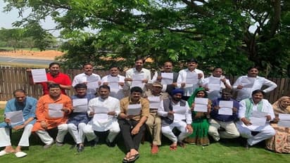 ఇష్టపూర్వకంగానే...: కమల్ నాథ్ పై రెబెల్ ఎమ్మెల్యే ఎదురుదాడి