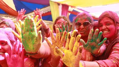 ಬಾಗಲಕೋಟೆ: ಬಣ್ಣದೋಕುಳಿಯಲ್ಲಿ ಮಿಂದೆದ್ದ ಮುಳುಗಡೆ ನಗರಿ!