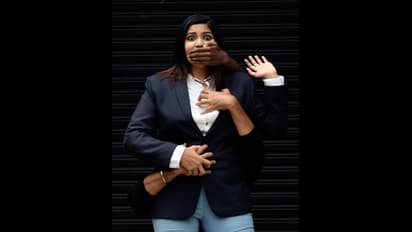 അകത്തും പുറത്തും സ്ത്രീ നേരിടുന്നതെന്ത് ? മുരളിയുടെ ക്യാമറ കഥ പറയും