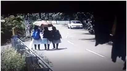 വിദ്യാര്ത്ഥിനികളെ കാര് ഇടിച്ചുതെറിപ്പിച്ച സംഭവം: ഡ്രൈവര്ക്കെതിരെ കേസ്, വിദ്യാര്ത്ഥിനികളുടെ നില തൃപ്തികരം