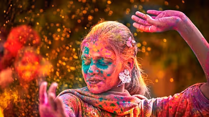 'ওরে ভাই ফাগুন লেগেছে বনে বনে' ঐতিহ্যবাহী উৎসব দোল পূর্ণিমার দিন-ক্ষণ-তিথি এক নজরে