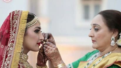 முதல் திருமண வருடத்தை கொண்டாடும் ஆர்யா - சாயிஷா! திருமண புகைப்பட தொகுப்பு!