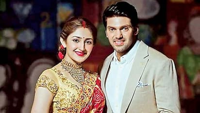 முதலாம் ஆண்டு திருமண கொண்டாட்டம்! ஆர்யாவுடன் நெருக்கமாக இருக்கும் ரொமான்டிக் போட்டோவை வெளியிட்ட சாயிஷா!