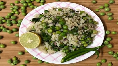 पोहा-मटर का नाश्ता होता है लाजवाब, जानें इसकी रेसिपी