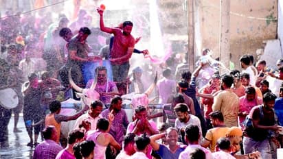 ಕೋಲ್ಕತಾ ಬಿಟ್ರೆ ವಿಜೃಂಭಣೆಯಿಂದ ಹೋಳಿ ಆಚರಿಸೋದು ಕರ್ನಾಟಕದ ಈ ಜಿಲ್ಲೆಯಲ್ಲಿ!