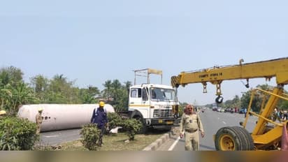 কলকাতা যাওয়ার পথে জাতীয় সড়কে গ্য়াসের গাড়ির ট্য়াঙ্কার লিক, আতঙ্কে ঘরছাড়া এলাকাবাসী