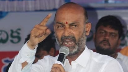 సాయి గణేష్ ఆత్మహత్యపై సీబీఐ విచారణకు డిమాండ్: మల్దకల్లో దీక్ష చేసిన బండి సంజయ్