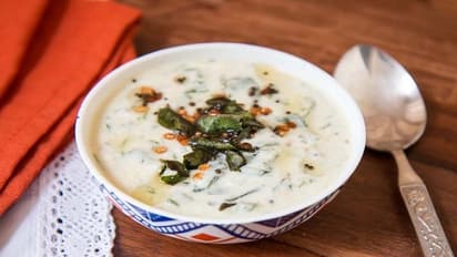 দইয়ের সঙ্গে পেঁয়াজ মিশিয়ে রসিয়ে রায়তা খাচ্ছেন তো? আজান্তেই ডেকে আনছেন বিপদ