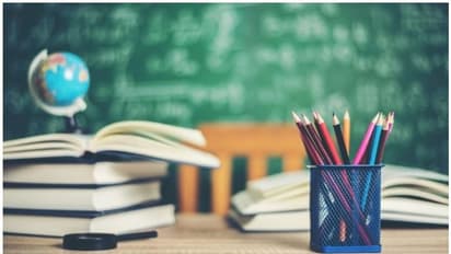 വിദ്യാഭ്യാസ സ്ഥാപനങ്ങൾക്ക് അവധി; സർവ്വകലാശാല പരീക്ഷകൾക്ക് മാറ്റമില്ലെന്ന് അറിയിപ്പ്