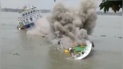 মুখোমুখি সংঘর্ষের জের, হুগলি নদীতে ডুবে গেল বাংলাদেশি বার্জ