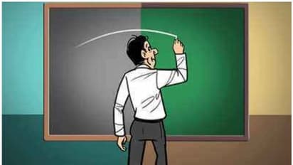 ഇത് യുവജന വിരുദ്ധം, പ്രതീക്ഷകൾ തകർക്കരുത്! റിട്ടയർ ചെയ്ത അധ്യാപകരെ ഗസ്റ്റായി നിയമിക്കുന്നതിനെതിരെ ഡിവൈഎഫ്ഐ