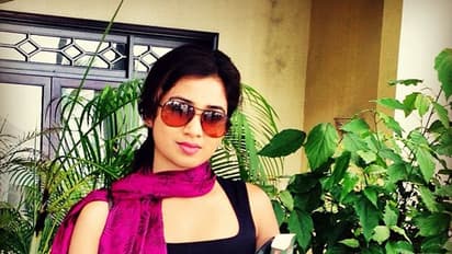 ফেসবুক লাইভে এসে ভক্তদের কাছে ক্ষমা চাইলেন শ্রেয়া, কারণ খোলসা করলেন নিজেই