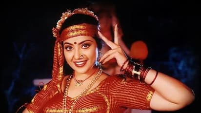 இப்படி நடிக்கும் நிலை வந்தால் திரையுலகை விட்டே விலகி விடுவேன்! அதிர்ச்சி கொடுக்கும் மீனா..!