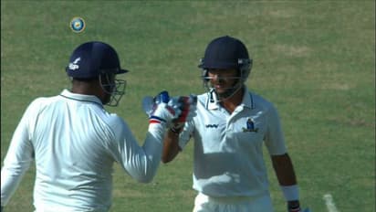 অনুষ্টুপ-অর্ণবের ব্যাটে রঞ্জি জয়ের স্বপ্ন দেখছে বাংলা, প্রথম ইনিংসে লিডের জন্য দরকার ৭২ রান