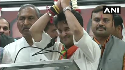 മധ്യപ്രദേശിൽ രാഷ്ട്രീയ പ്രതിസന്ധി തുടരുന്നു; ജ്യോതിരാദിത്യ സിന്ധ്യക്ക് നേരെ ആക്രമണം