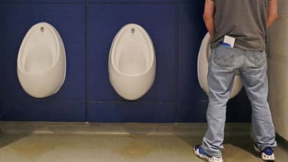 ഈ കൊറോണ കാലത്ത് പുരുഷന്മാർക്ക് അധികശ്രദ്ധയാകാം, മൂത്രമൊഴിച്ച ശേഷം കെെ കഴുകാൻ മടിക്കരുത്...