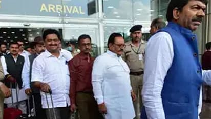 మధ్యప్రదేశ్ సంక్షోభం: భోపాల్ చేరుకున్న సింధియా వర్గం , స్పీకర్ను కలిసే ఛాన్స్