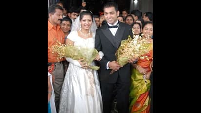 திருமணத்திற்கு பின் திரையுலகிற்கு கும்மிடு போட்ட நடிகை கோபிகாவின் திருமண புகைப்பட தொகுப்பு!